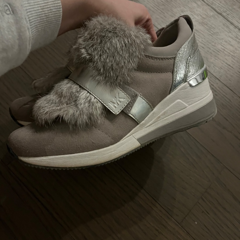 Sneakers - Picture 3 of 4